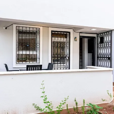 Hotel Private With Garden Near Beaches In